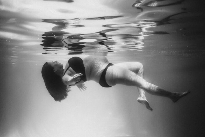 Underwater maternity photography